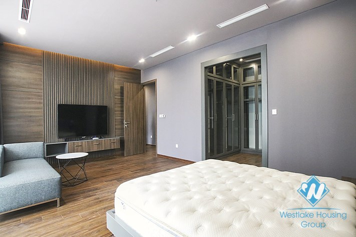 Penhouse three bedrooms apartment for rent in Vinhome Metropolis, Ba Dinh